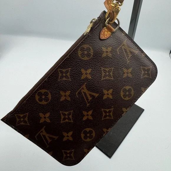 Louis  Vuitton Pochette- very good condition. Authentic guaranteed - Picture 10 of 12